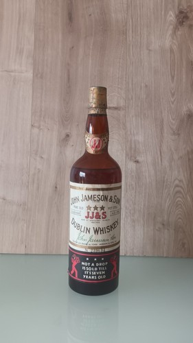 Whiskey jameson and son - jameson,