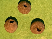 RARE  LOT DE 3 FUSAïOLES  OU PERLES EN PLOMB  ANTIQUES  A  DETERMINER  (30,3 GR)