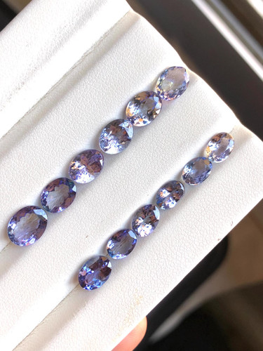 Grenat tanzanite naturel bleu - naturel,
