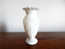 ANCIEN Petit VASE en OPALINE