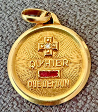 Médaille Augis Rubis en or 18