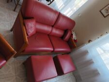 salon en cuir ,canapé 3 places,un fauteuil et 2 repose pieds