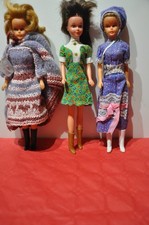 LOT  DE  TROIS  POUPEES