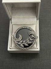 Belle Broche En Argent Massif Avec Pierres Marcassite et Onyx