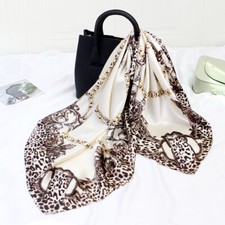 Foulard , carré satin de luxe