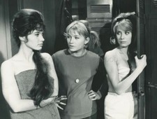 CATHERINE DENEUVE GILLIAN HILLS LES PARISIENNES 1962 PHOTO ORIGINAL #56