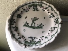 MOUSTIERS ANCIENNE ASSIETTE CAMAÏEU VERT CHINOIS À LA BÛCHE XVIII ème