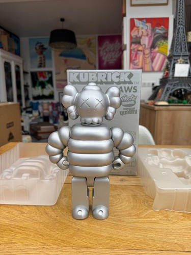 Kaws kubrick 400 mad - 400%,
