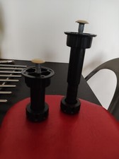 Pieds réglables fixation