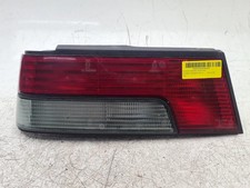 Enjoliveur Inf Feu Arriere Gauche pour PEUGEOT 405 BERLINA * 2095905