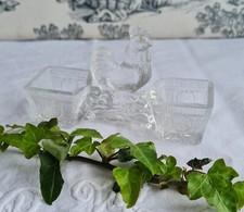 ANCIENNE PETITE SALIERE EN VERRE DECOR DE COQ