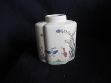 VASE OU POT EN PORCELAINE A