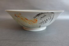 Bol en porcelaine de Chine à décor émaillé d'un coq