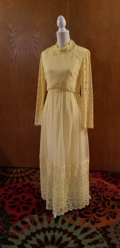 Beautiful vintage 1970s miss - 1970s,