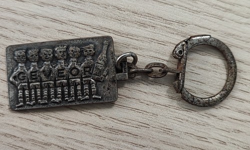 Porte cle ancien envions 1964 - porte,