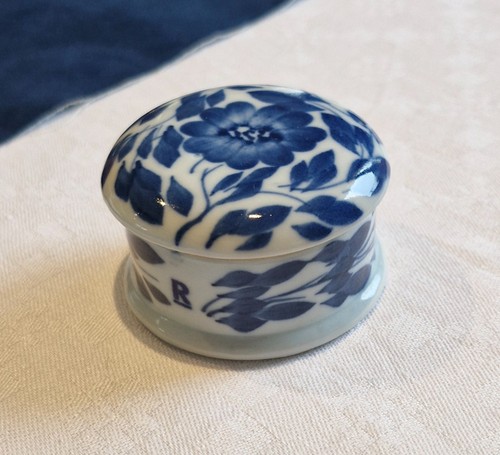 Petit pilulier rond - , en
