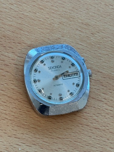 Montre affichage jour date - À,