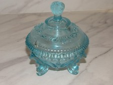 Bonbonnière sucrier en verre moulé bleu  Portieux-Valerysthal