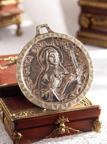 Pendentif religieux catholique