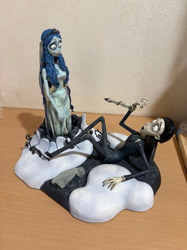 Figurine cadavre mariée