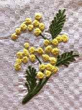 2 ESSUIE-MAINS -TORCHONS anciens  neufs -  tissage quadrillé - broderie MIMOSA