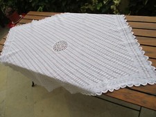 tapis de table ancien XIX tulle épais brodé main 1,2 m x 96 cm