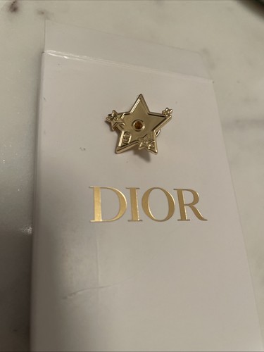 Badge pin dior neuf - pin’s,