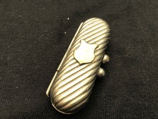 ANCIEN TAMPON DE VOYAGE dans sa  boite en métal argenté