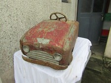 ancienne voiture à pedales