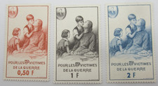 TIMBRES BIENFAISANCE DES PTT N° 81 - 83 - NEUFS SANS CHARNIERE