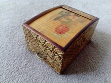 Ancienne boîte à cigarettes .Japon. Marqueterie.boîte à musique,à secrets
