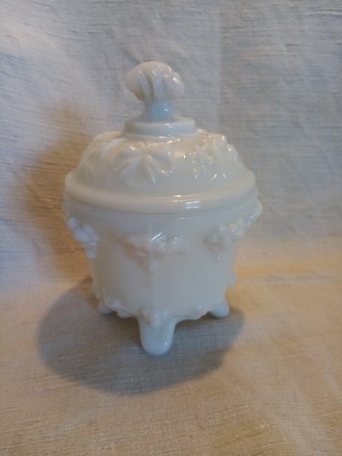 Portieux sucrier en opaline - ?,