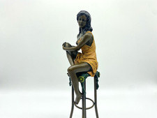 Sculpture coloré Dame sur