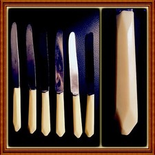 LOT DE COUTEAUX DE TABLE  MANCHE BAKELITE ART DECO