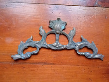 Couronnement, fronton bronze