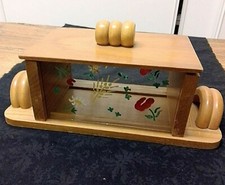 ANCIENNE BOITE A BISCUITS EN BOIS ET VERRES PEINTS A LA MAIN ANNEES 50