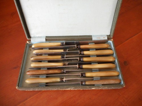 Coffret couteaux ancien - 12,
