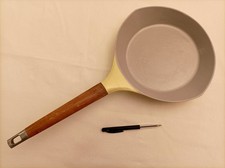 LE CREUSET  Poêle Raymond Loewy en fonte émaillée jaune n° 24