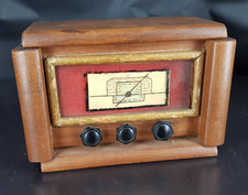 petite boite en bois en forme de POSTE  RADIO TSF des année 1940