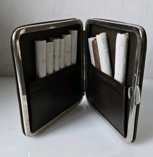 Plein avec cigarette gauloise