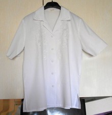 Tunique manches courtes T38, couleur blanc avec broderies ajourées