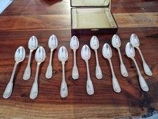 Ercuis Série de 12 petites cuillères modèle Maintenon à café coquille vendôme
