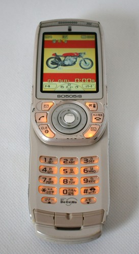 Téléphone clapet japonais - à,
