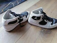 basket montante NIKE jumpan jordan blanche et noire 42