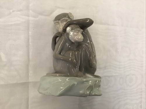 Statuette porcelaine - statuette,