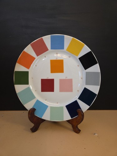 Assiette peu courante couleurs - assiette,