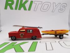 Camion de pompiers avec bateau