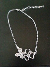 Minimalist Crystal Daisy