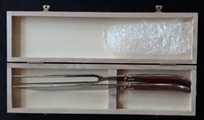 Service à découper de Laguiole, manche en olivier, mitres inox brossées