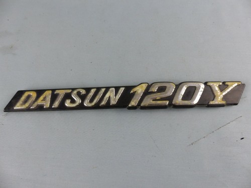 Datsun 120 ancien monogramme - datsun, y